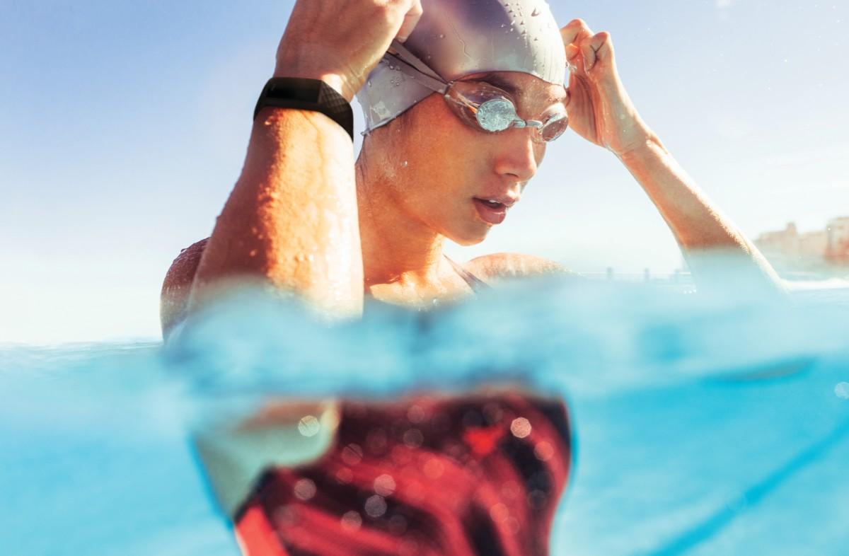 can you swim with fitbit charge 4