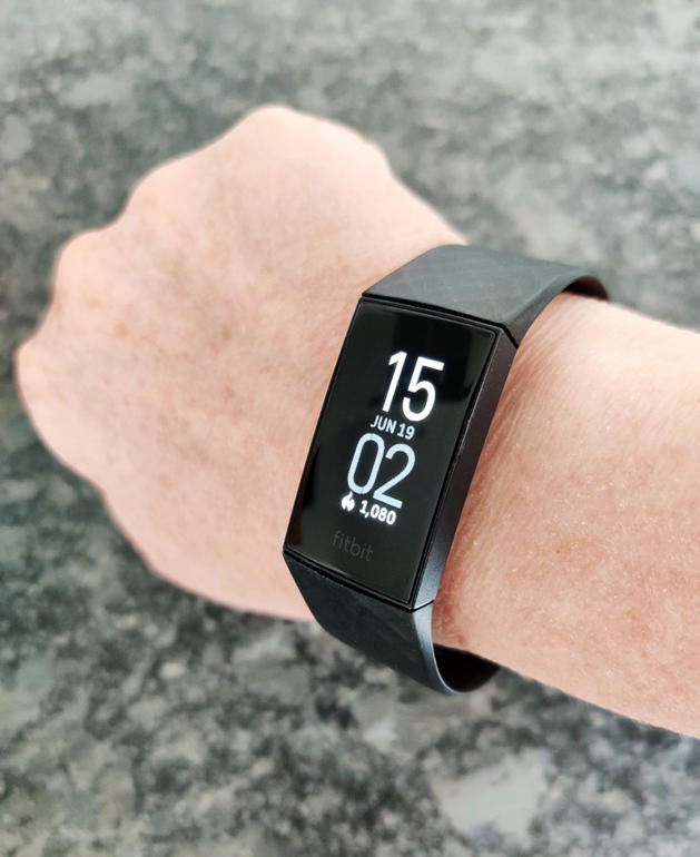 fitbit charge 4 cycling review