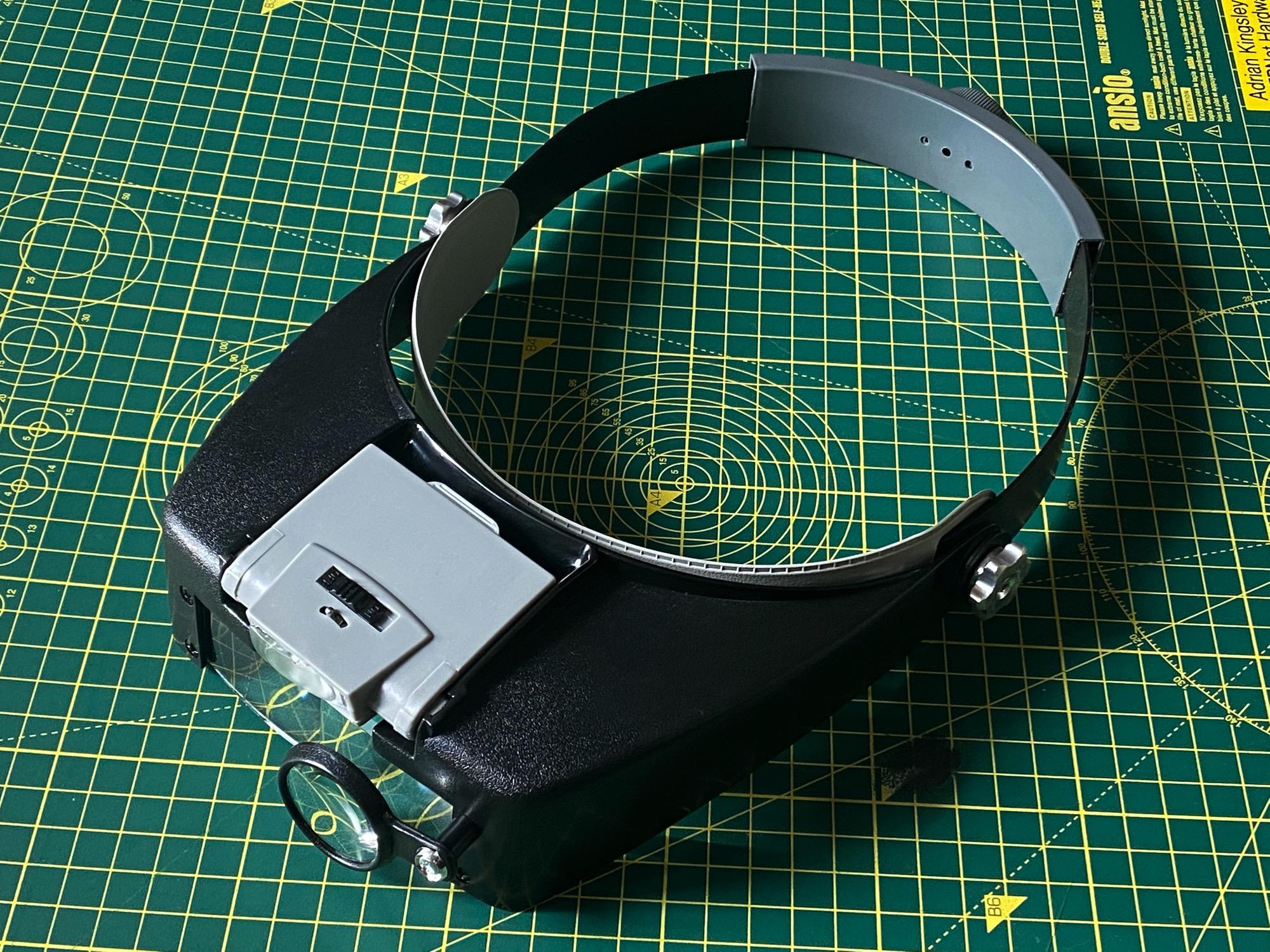 SE head-mounted magnifier