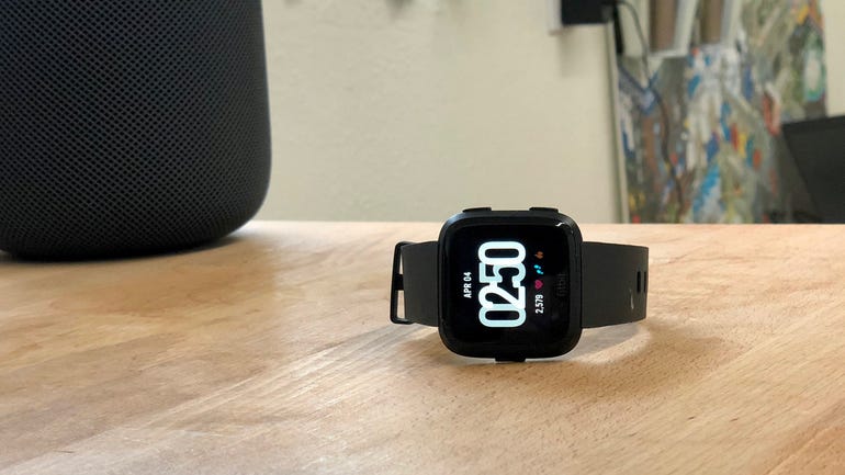 what does the fitbit versa do
