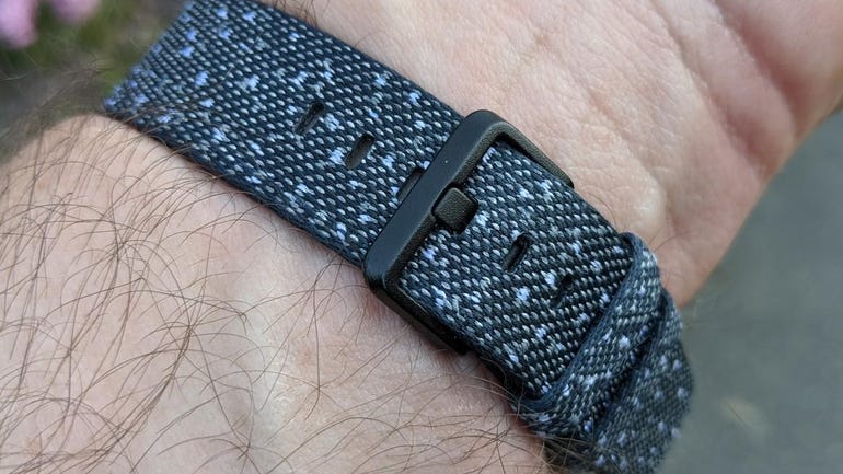 fitbit charge 4 reflective band