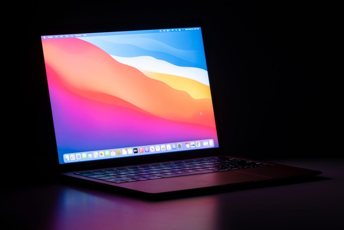 Apple obtient un brevet pour un MacBook à double écran et chargement sans fil