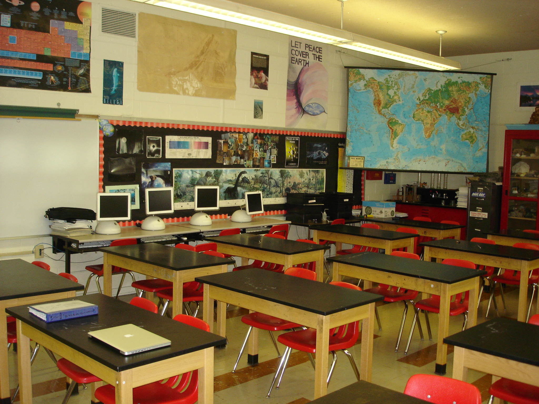 classroom-earth-science-classroom-photo-from-nasa-my-nasa-data-site1.jpg