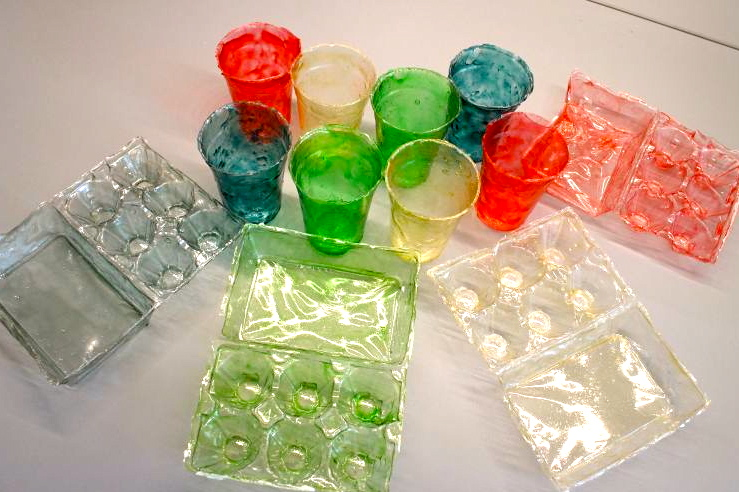dyed-bioplastic-cups-and-egg-cartons.png