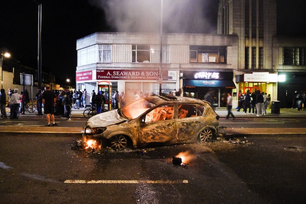 London riot burnt-out car