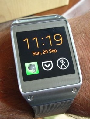Samsung ships more than half a million Galaxy Gear smartwatches in Q1 2014
