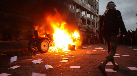 egypt-protest-fire-revolution-street-zaw2.png