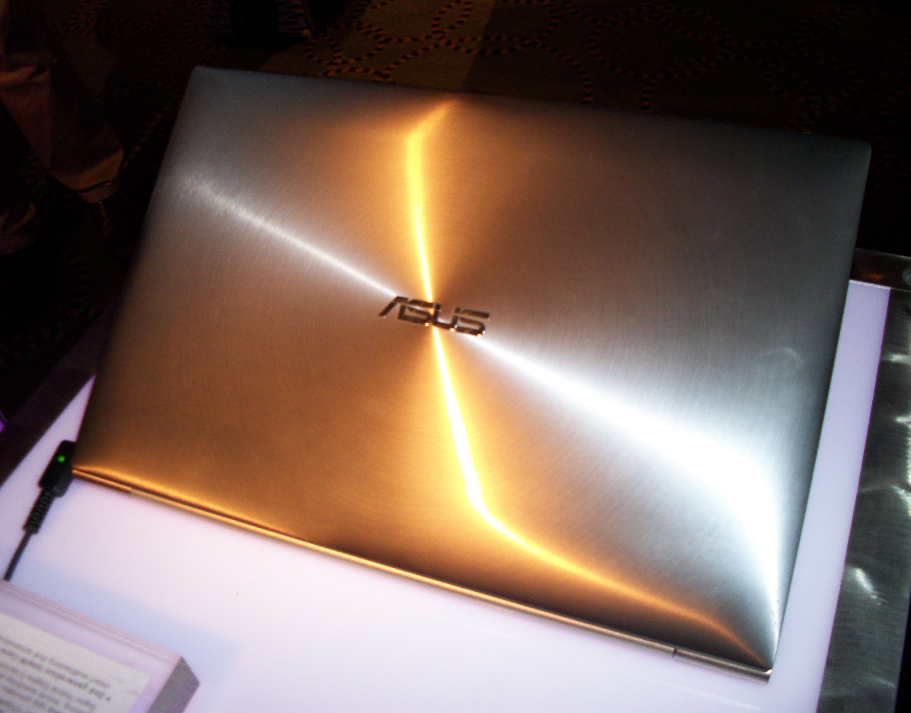 Asus launches Zenbook UX21 and UX31. Image by Gloria Sin