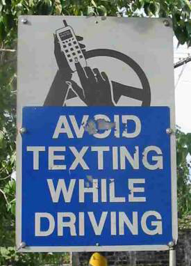 texting-while-driving-sign-from-zdnet.jpg