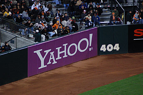 Yahoo sign by 404 marker