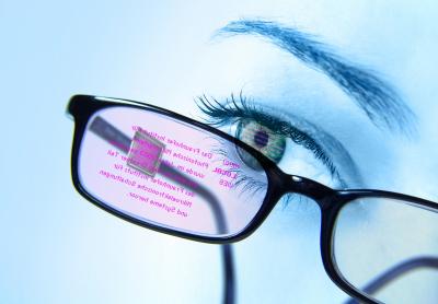 The data eyeglasses display information and respond to commands. Credit: Fraunhofer IPMS