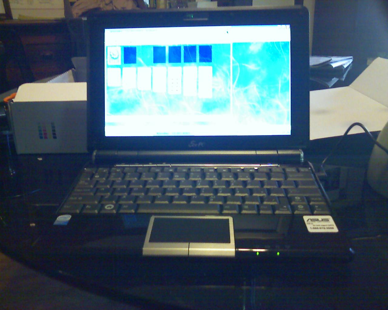 ASUS EeePC 1000, just out of the box