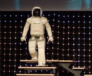 ASIMO-photo from Honda News Release Site-cropped