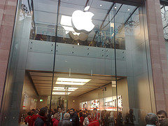 Apple retail stores to match prices