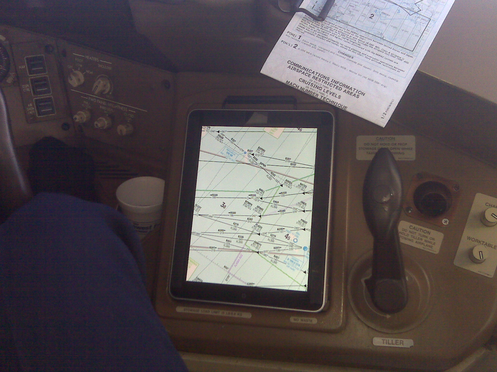 FAA allows pilots to use iPads in all phases of flight; AA to start Friday