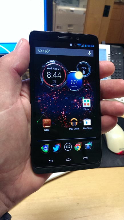 Droid Maxx hands on: Moto X software features, better hardware