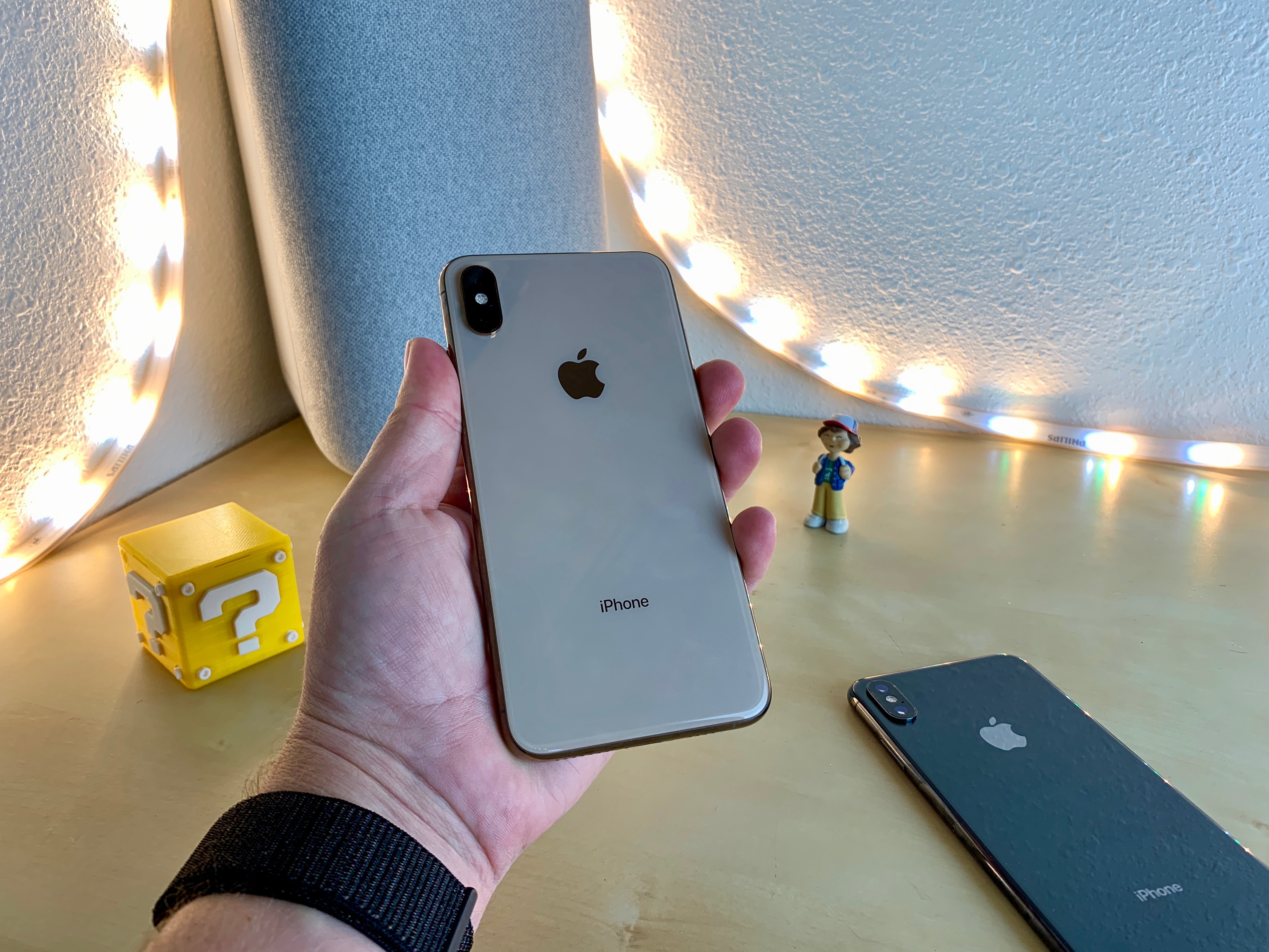Apple iPhone Xs Max - Full Specification, price, review
