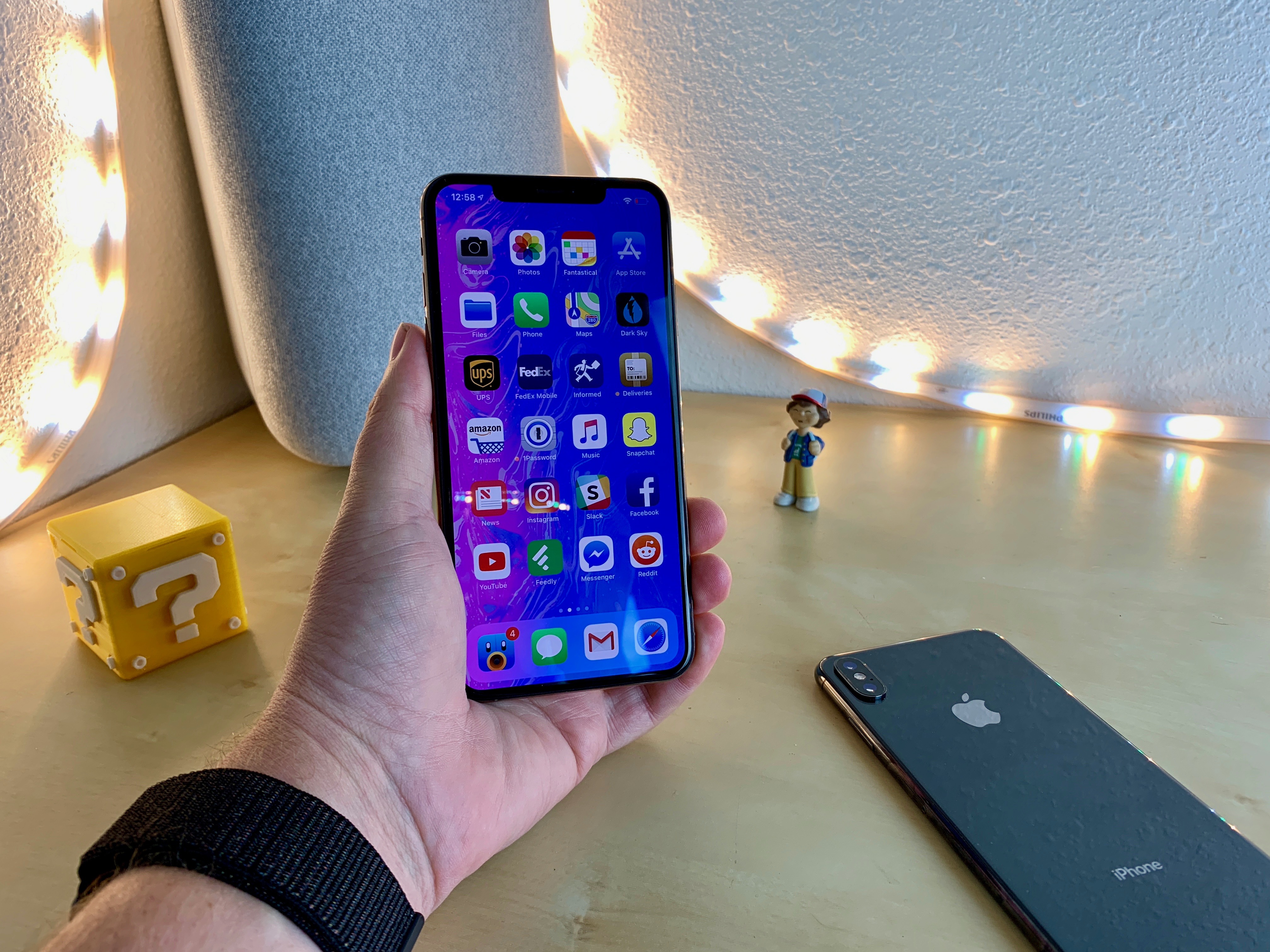 iPhone XS Max With Faulty Display Appears Online 