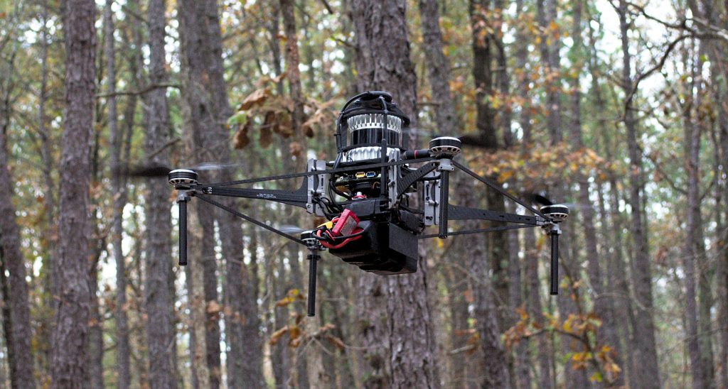 Les drones qui sillonnent la forêt peuvent-ils prévenir les incendies ?