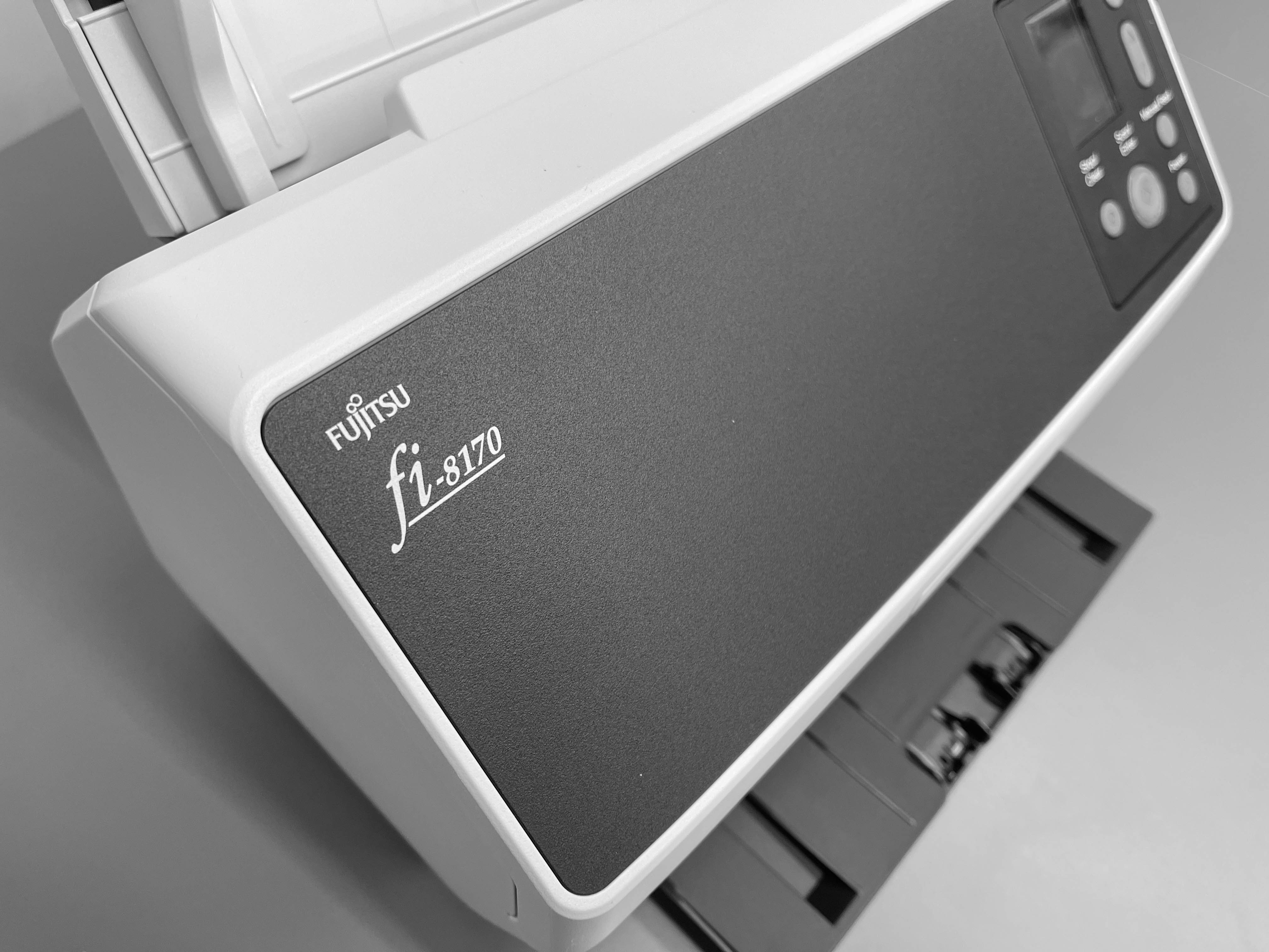 Test Fujitsu fi-8170 : un scanner professionnel puissant et rapide comme l'éclair