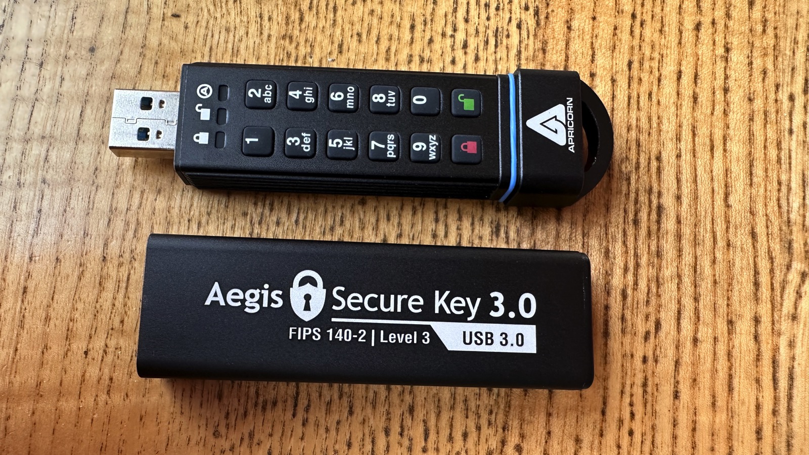 Cette clé USB est capable de s'autodétruire (si vous le souhaitez).