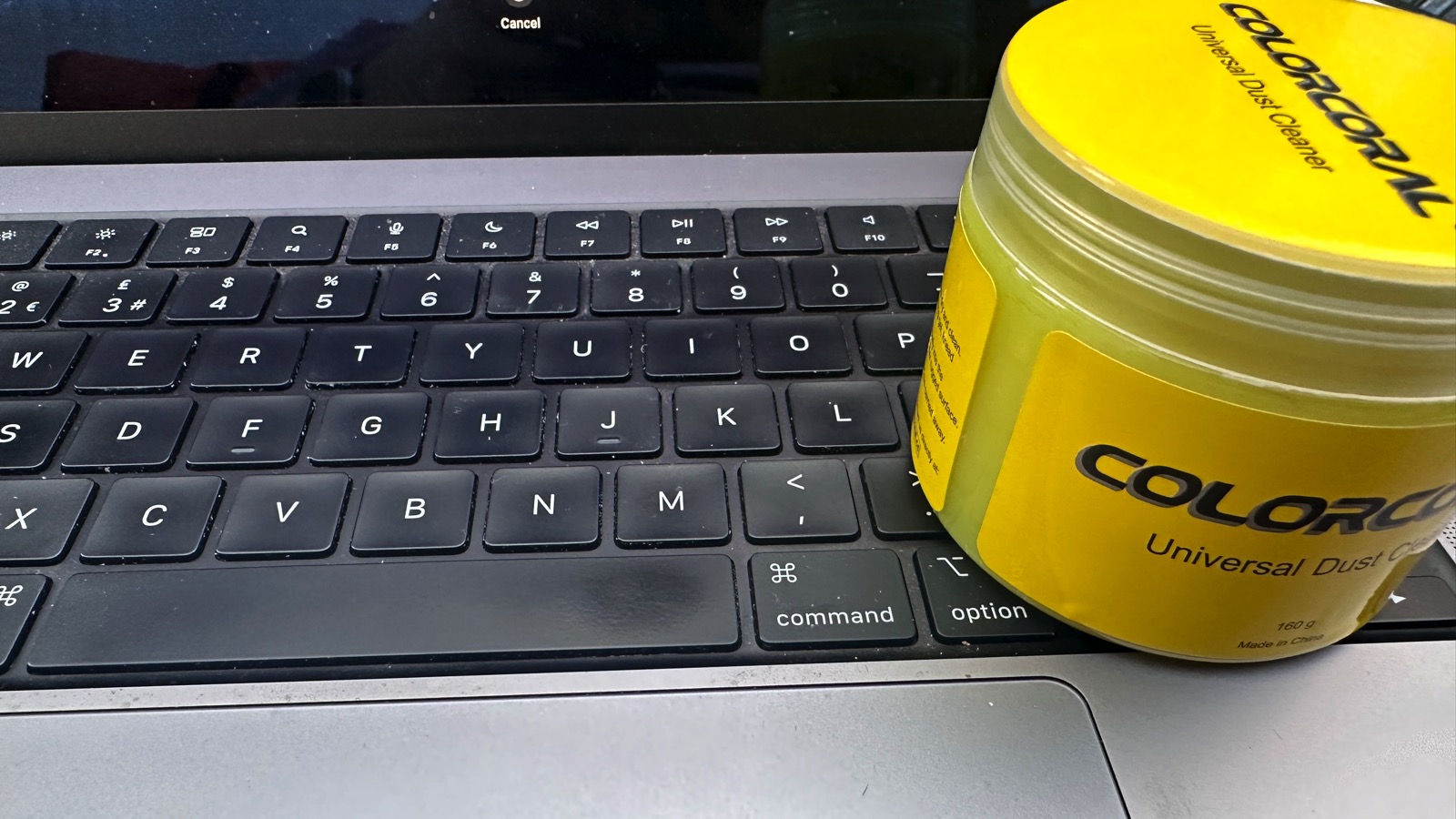 Comment faire un coup de propre sur votre clavier d'ordinateur avec du gel nettoyant