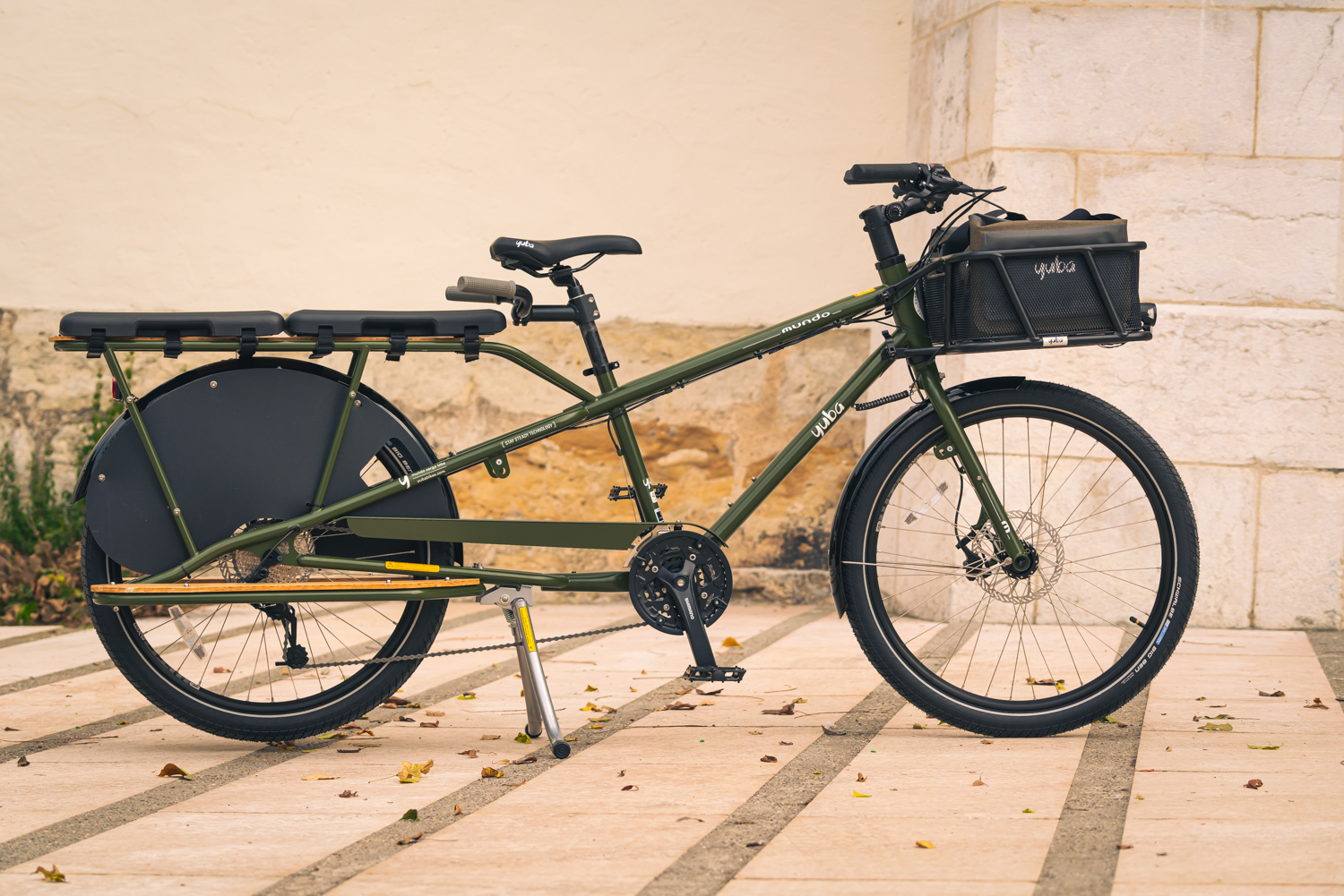 yuba-bikes-mundolux-olive-fall-city-sideview-sideboards-breadbasket-grab-go.jpg