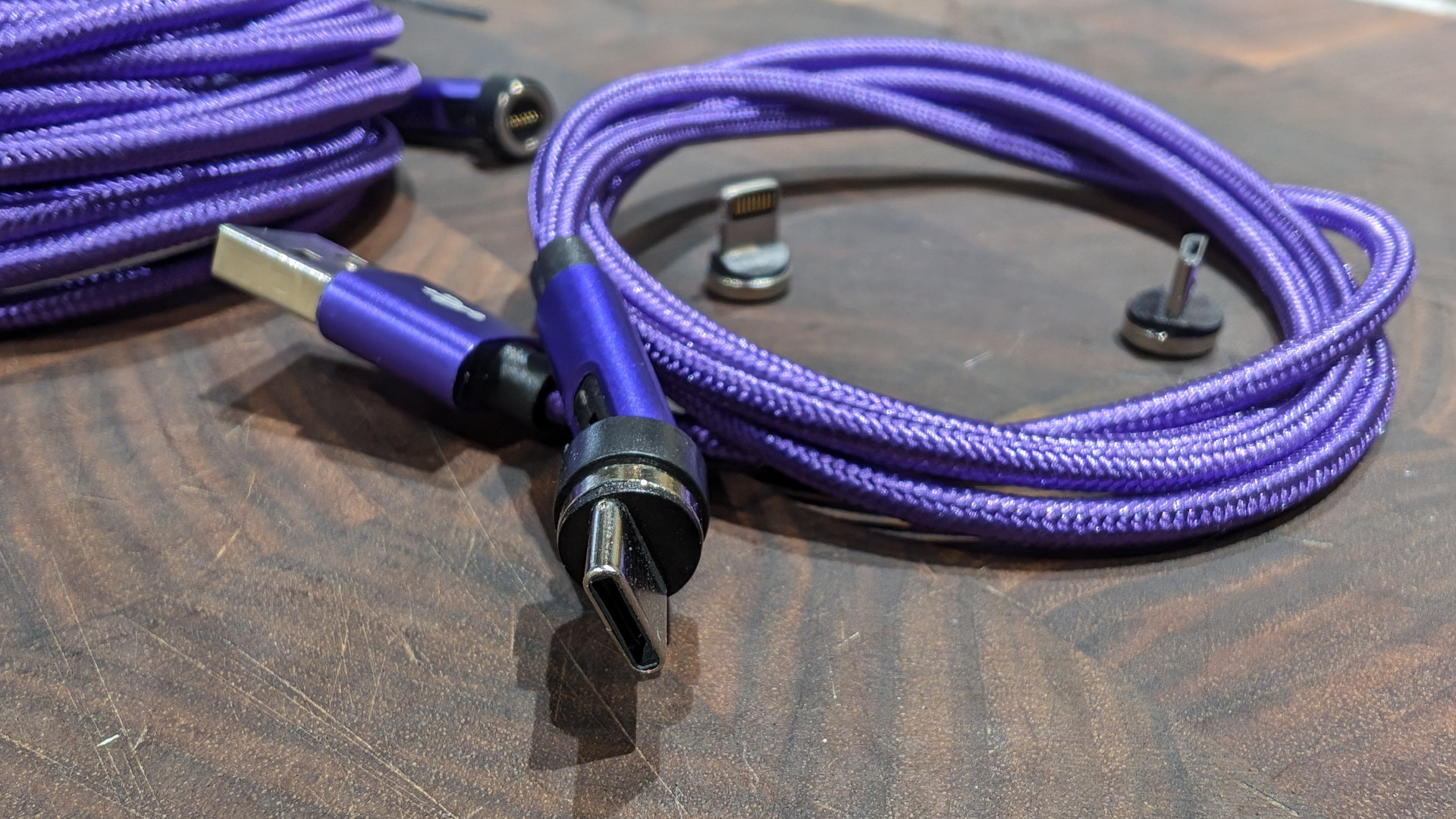 Connectique Ankndo : ce système de câbles à embouts magnétiques pourrait simplifier votre quotidien