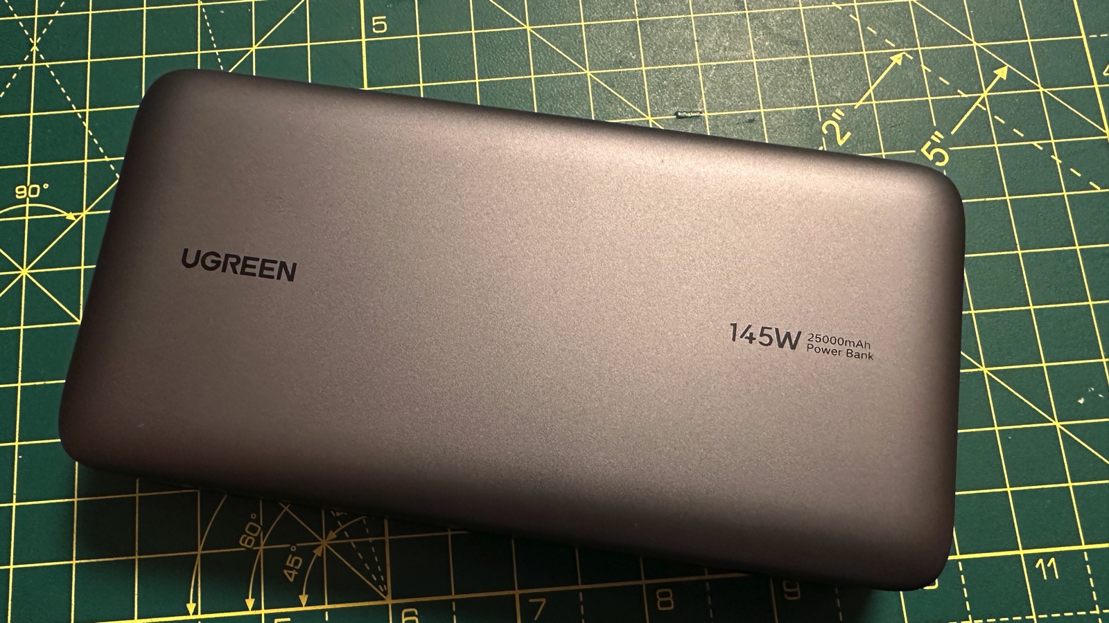 Test Ugreen 145W 25000mAh : oui, c'est une batterie autonome énorme, mais elle a un petit plus
