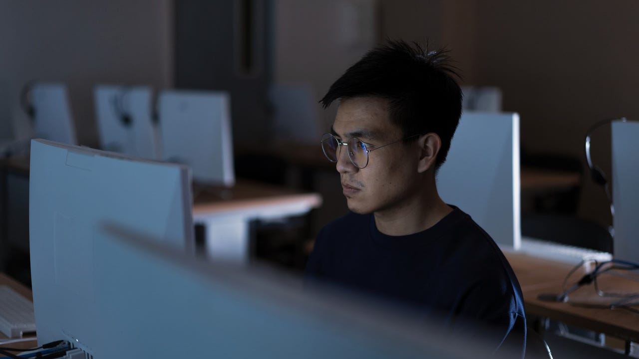 it-tech-worker-male-screen-stressed-office-burnout-focus.jpg