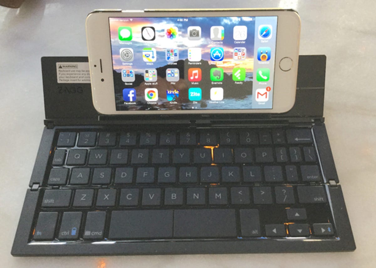 01-zagg-pocket-keyboard-iphone-6-plus.jpg