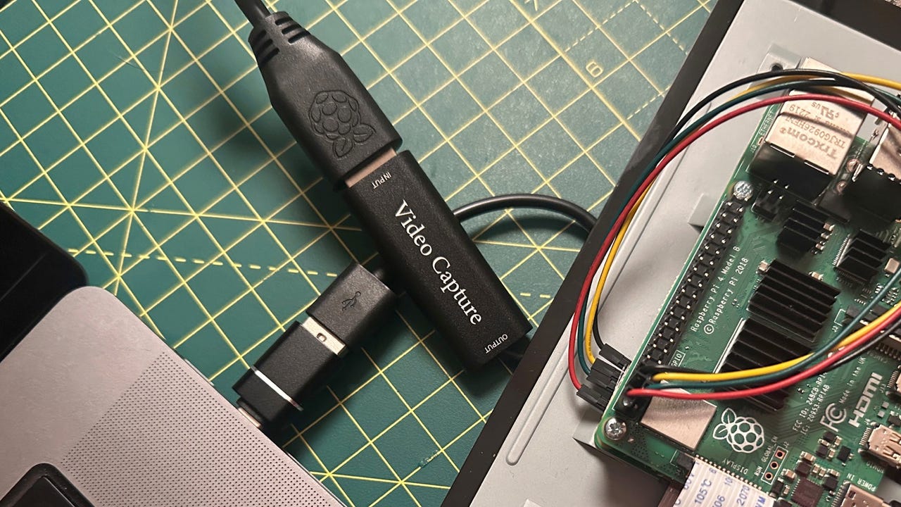 Vixlw HDMI capture dongle connected to a Raspberry Pi.
