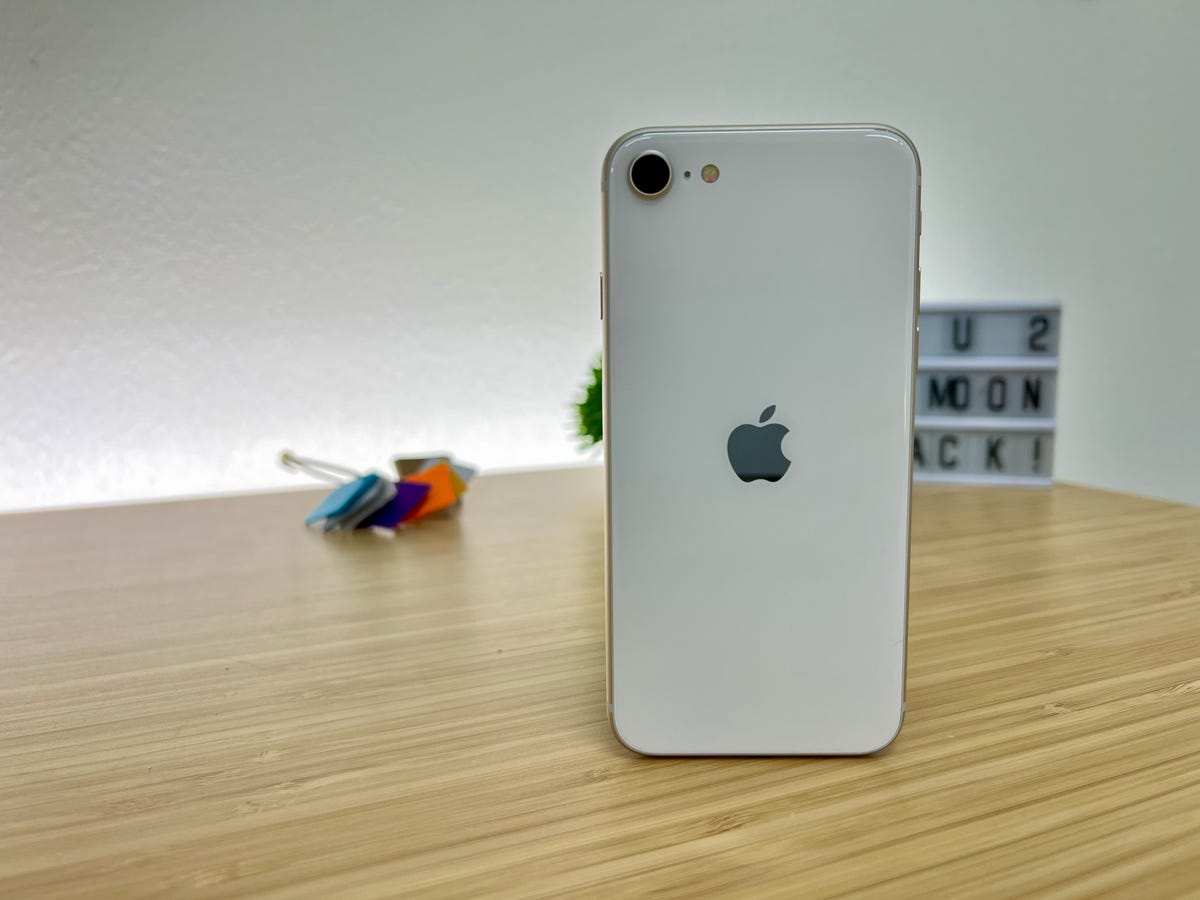 atom Sump melodisk Apple iPhone SE (2022) review: You simply can't find a better phone at this  price | ZDNET