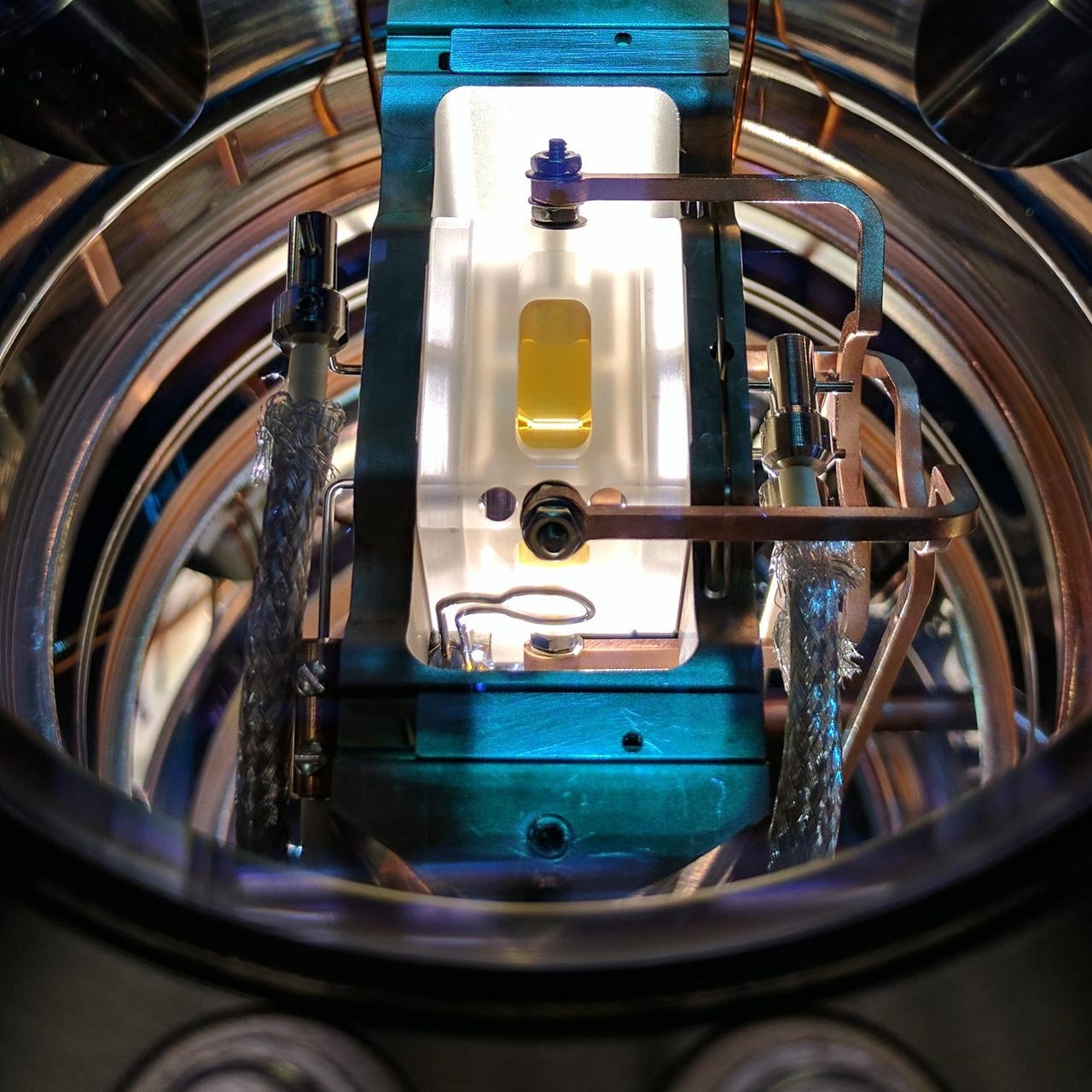 ion-trap-used-in-experiment-quantum-control-laboratory-university-of-sydney.jpg