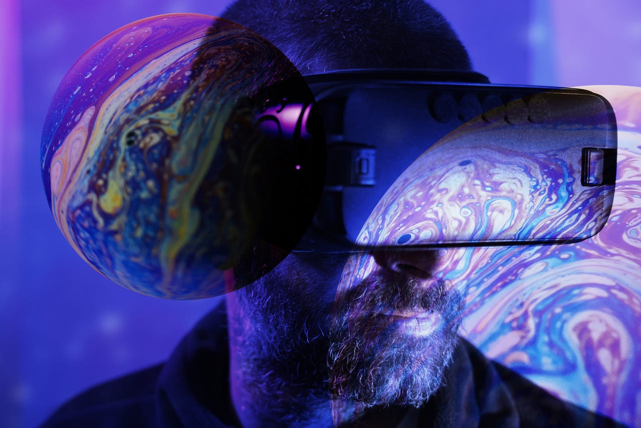 vr-glasses3-gettyimages-1359511221