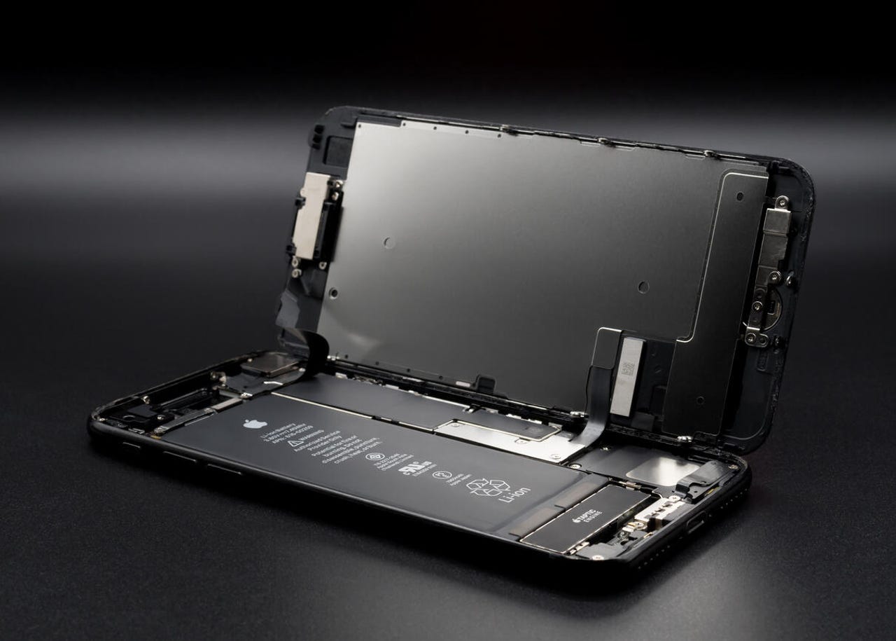 apple-iphone-7-disassembled.jpg