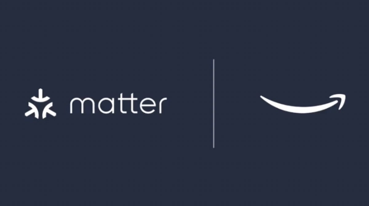 logo materii obok logo Amazon.