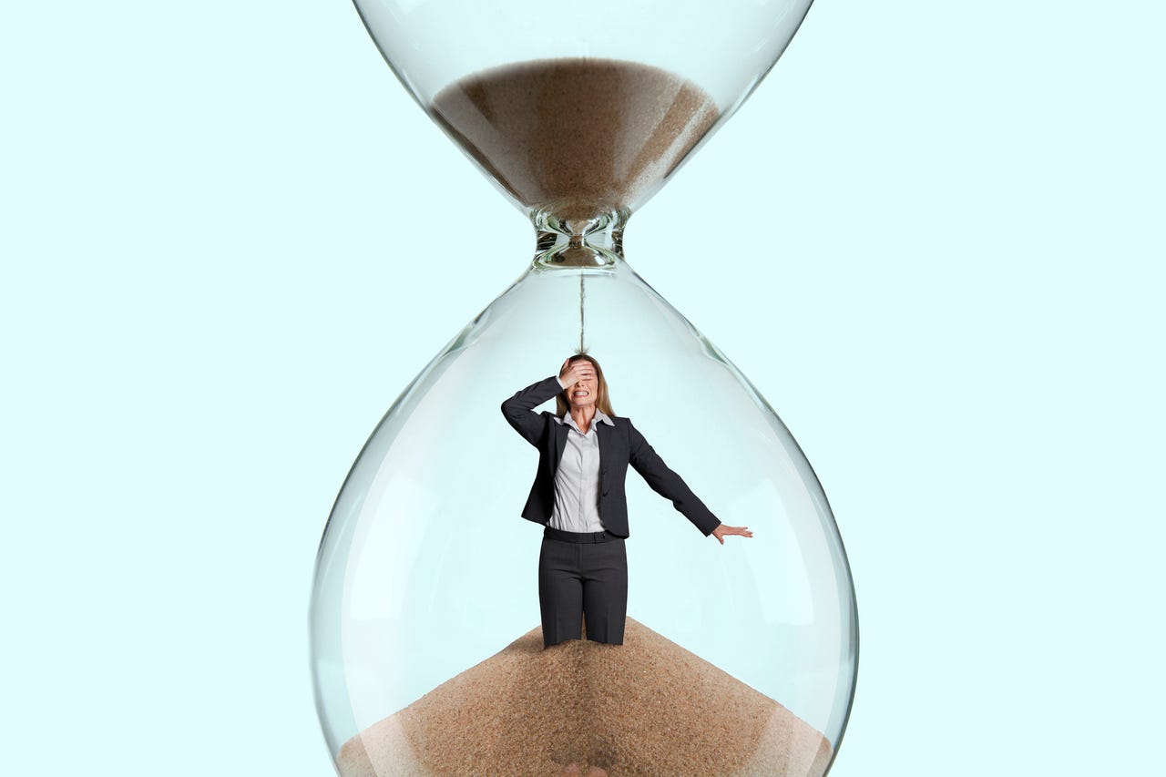 hourglass-gettyimages-1390500003