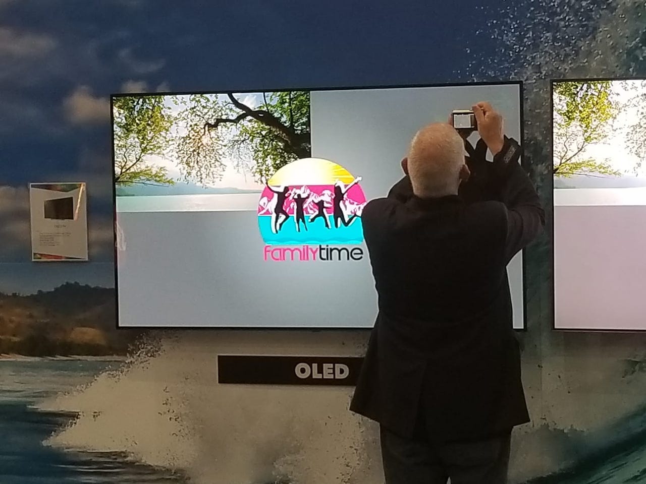 LG embarrasses with OLED burn-in at SID tradeshow | ZDNET