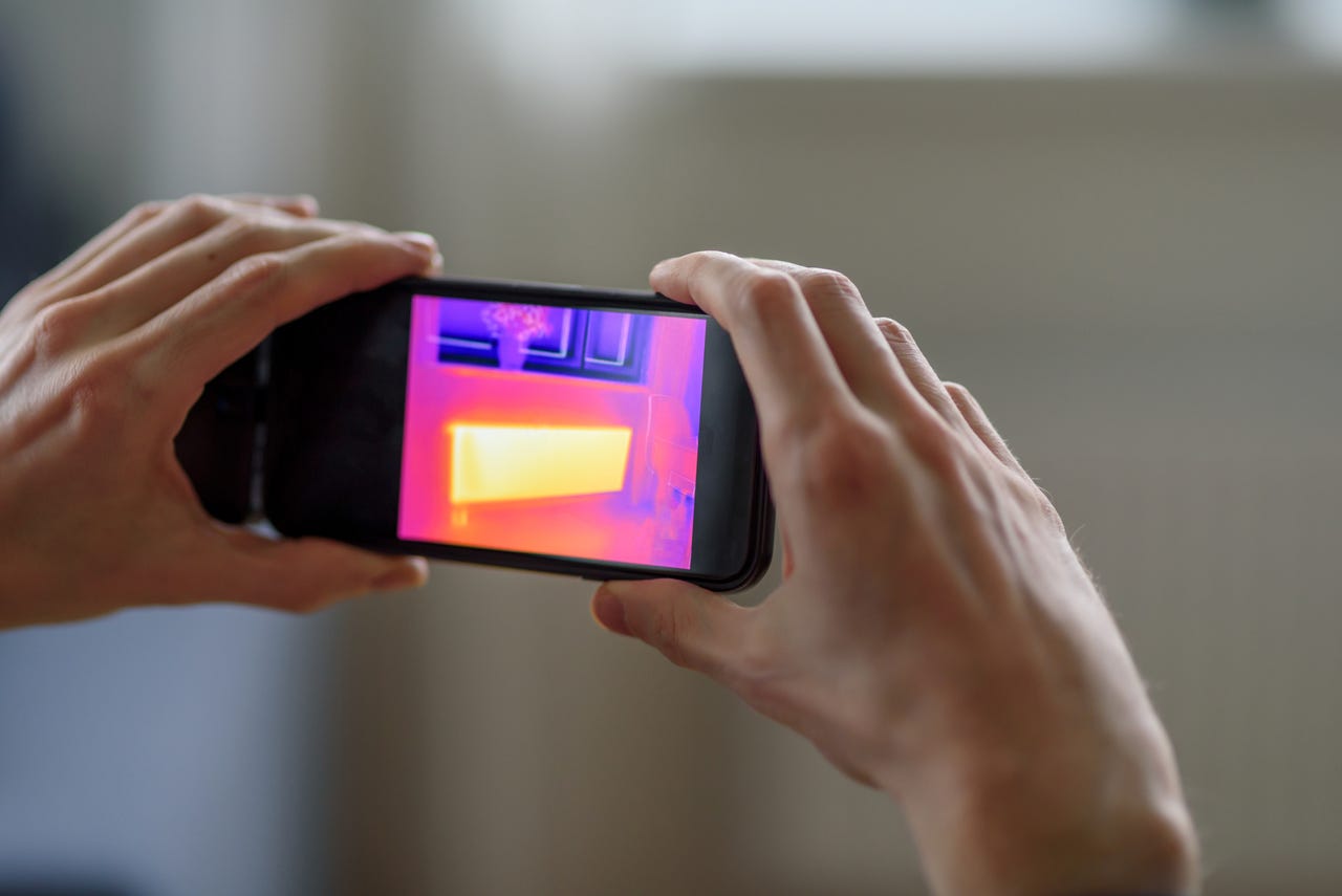 thermal smartphone camera in use
