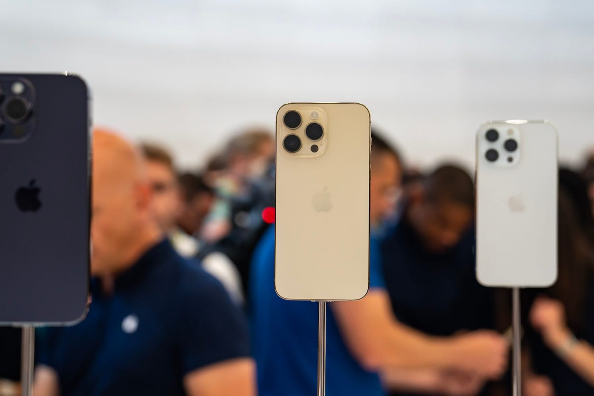 iPhone 14 Pro and Pro Max models on stands in the Apple Store