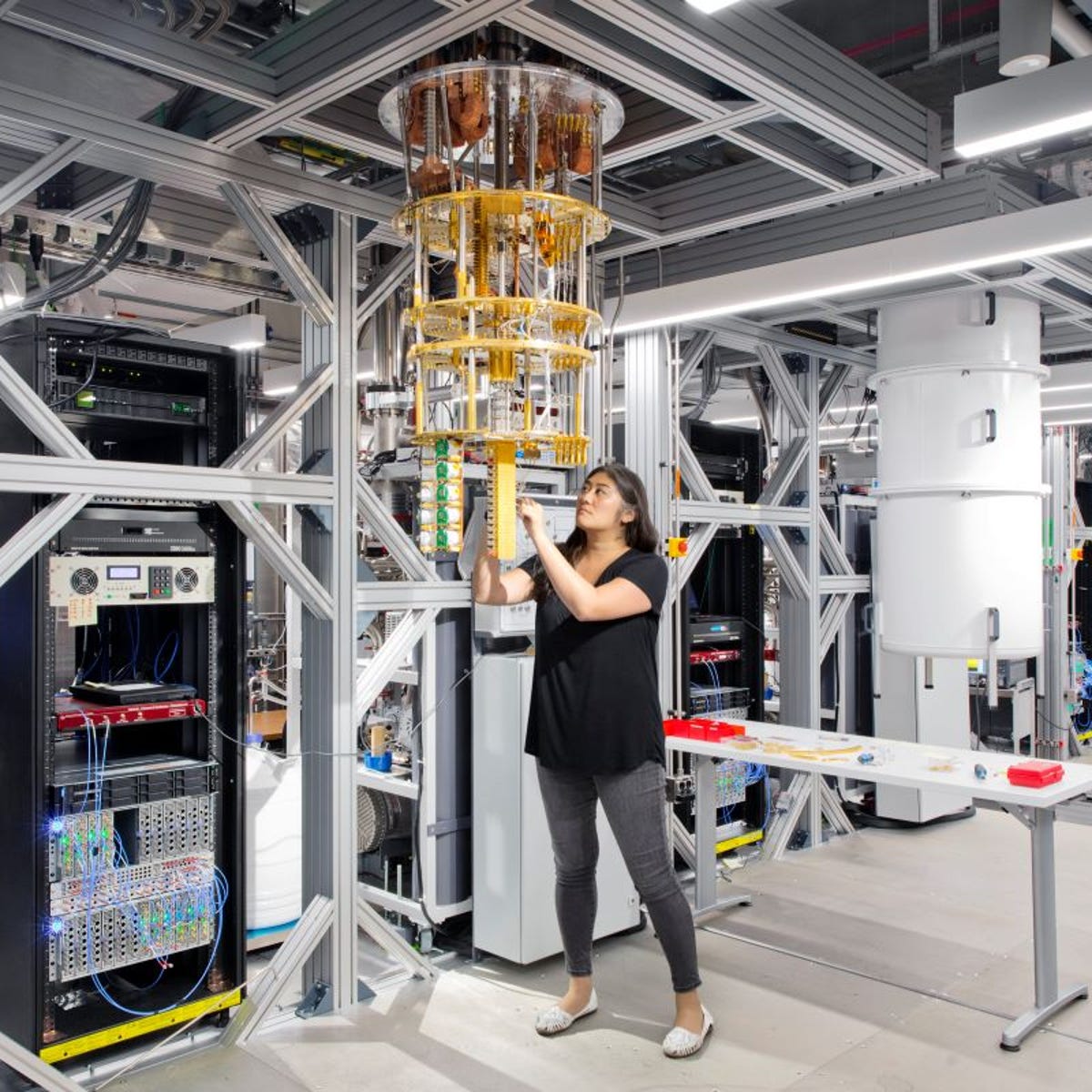 What is quantum computing? Everything you need to know about the strange  world of quantum computers | ZDNET