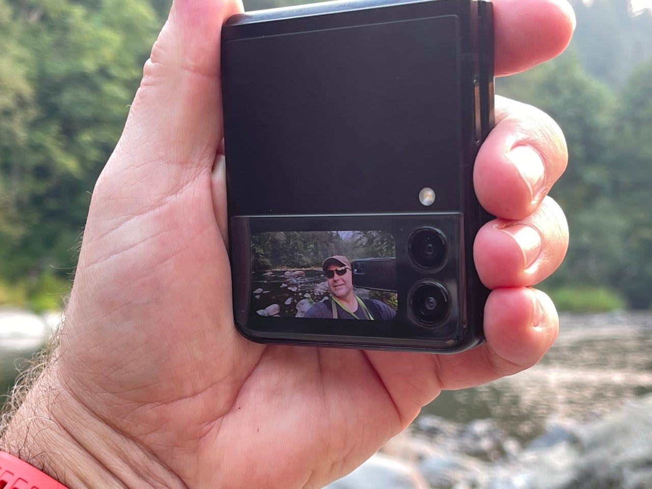 small-screen-selfie-flip-3.jpg
