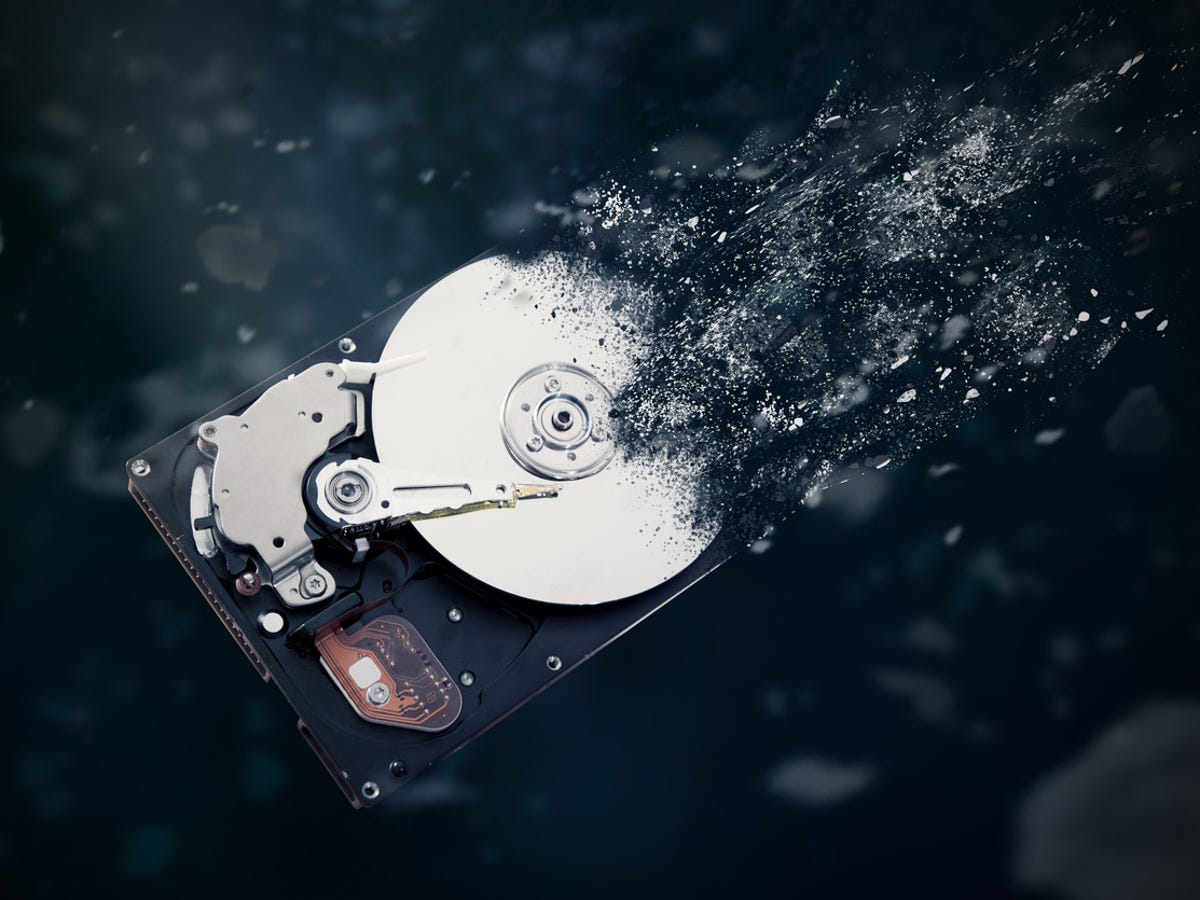 [Obrázek: the-old-hard-disk-drive-is-disintegratin...&auto=webp]