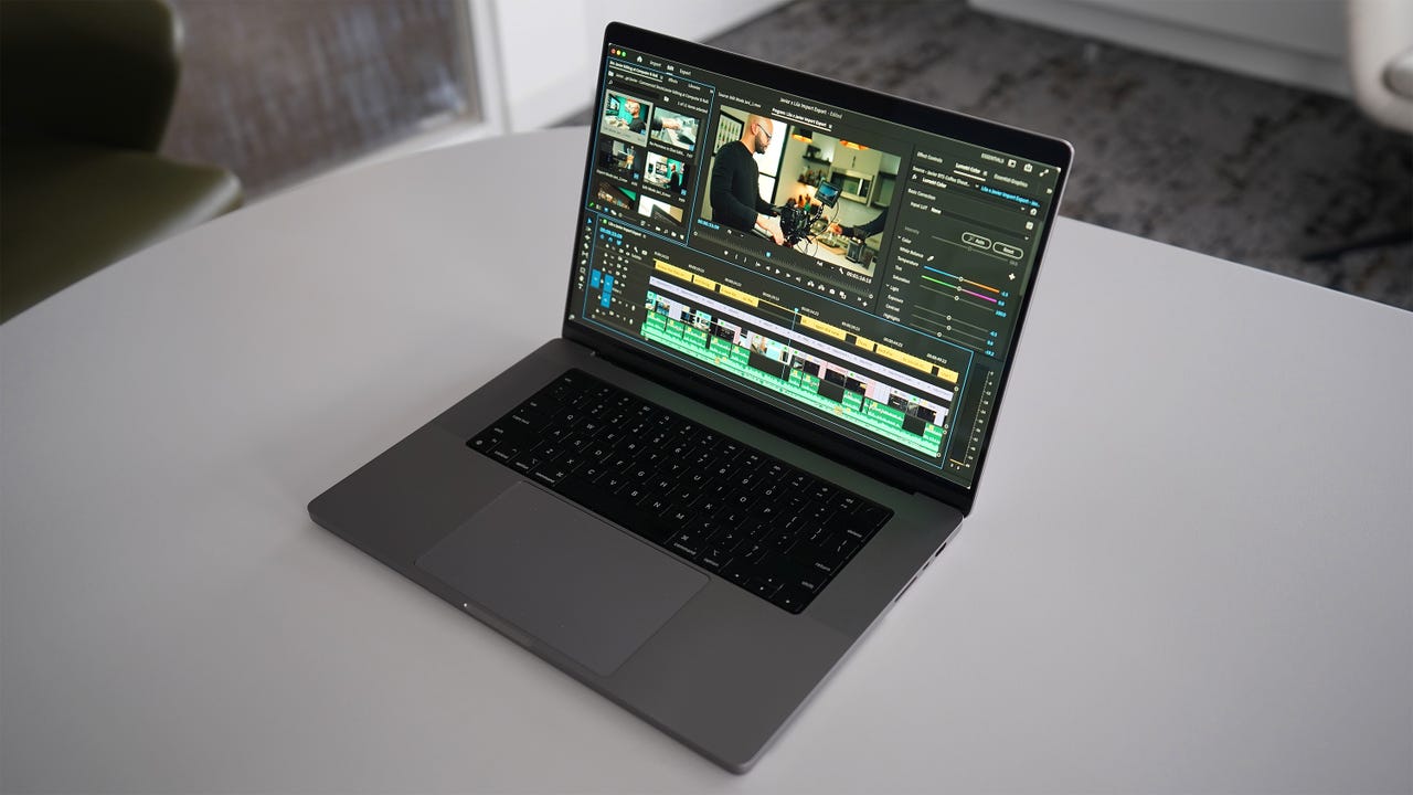 M1 MacBook Pro Vs 2018 Retina MacBook Pro! (Comparison) (Review) 