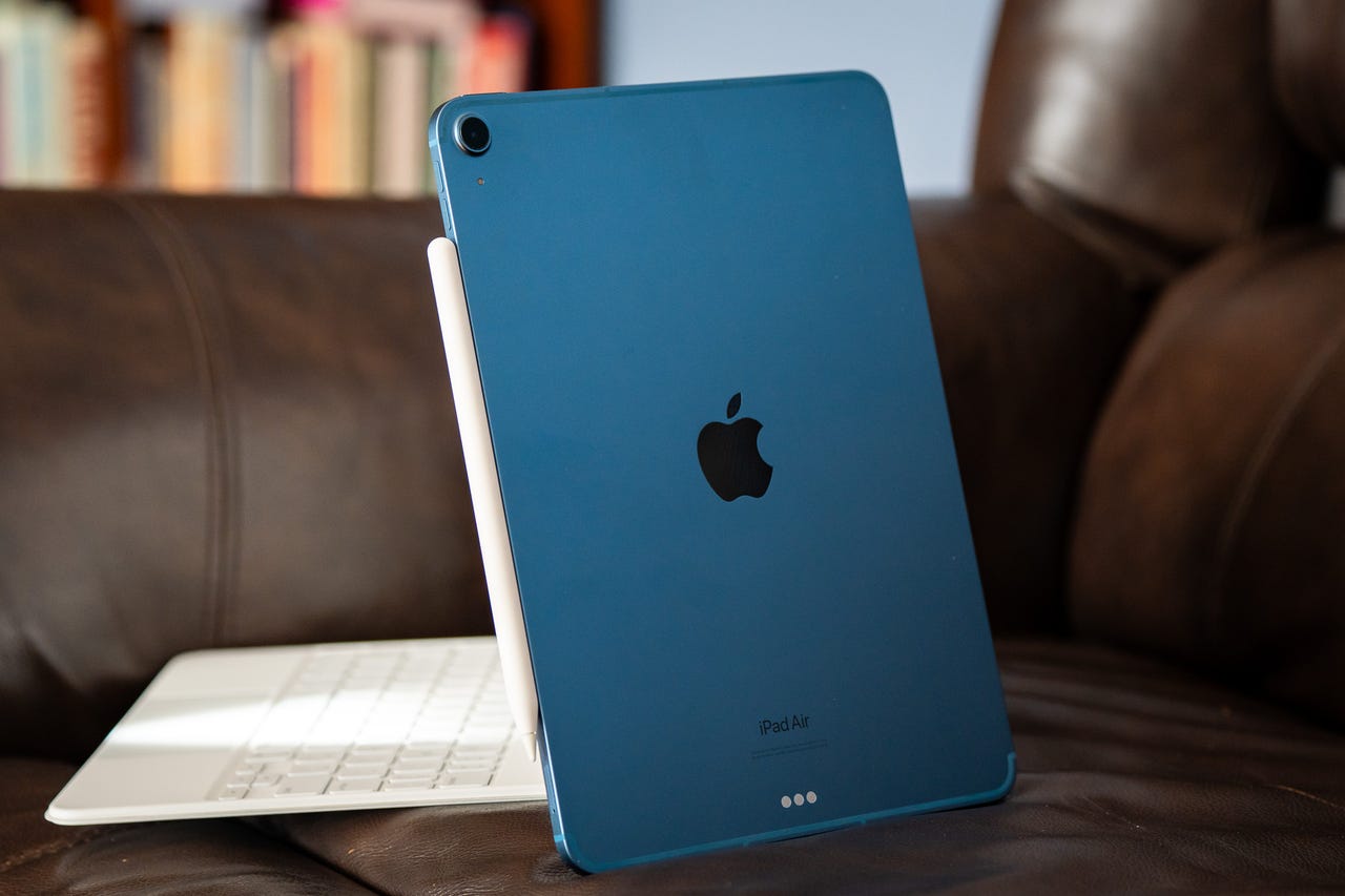 iPad Air blue with Apple Pencil