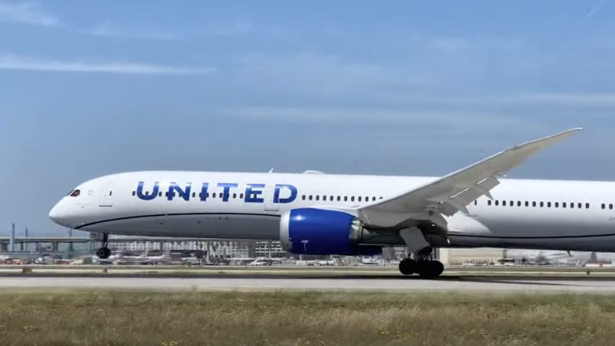 United Airlines wants you to believe it’s sexy (its employees don’t like that)
