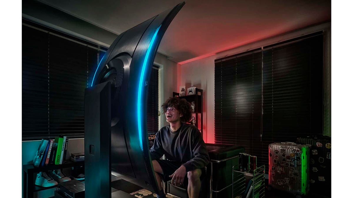 Samsung’s $3,499 Odyssey Ark gaming monitor is a sight to behold