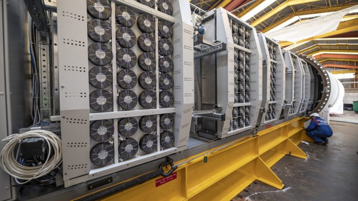Microsoft drops data center into the sea: 'It will keep working for five years'