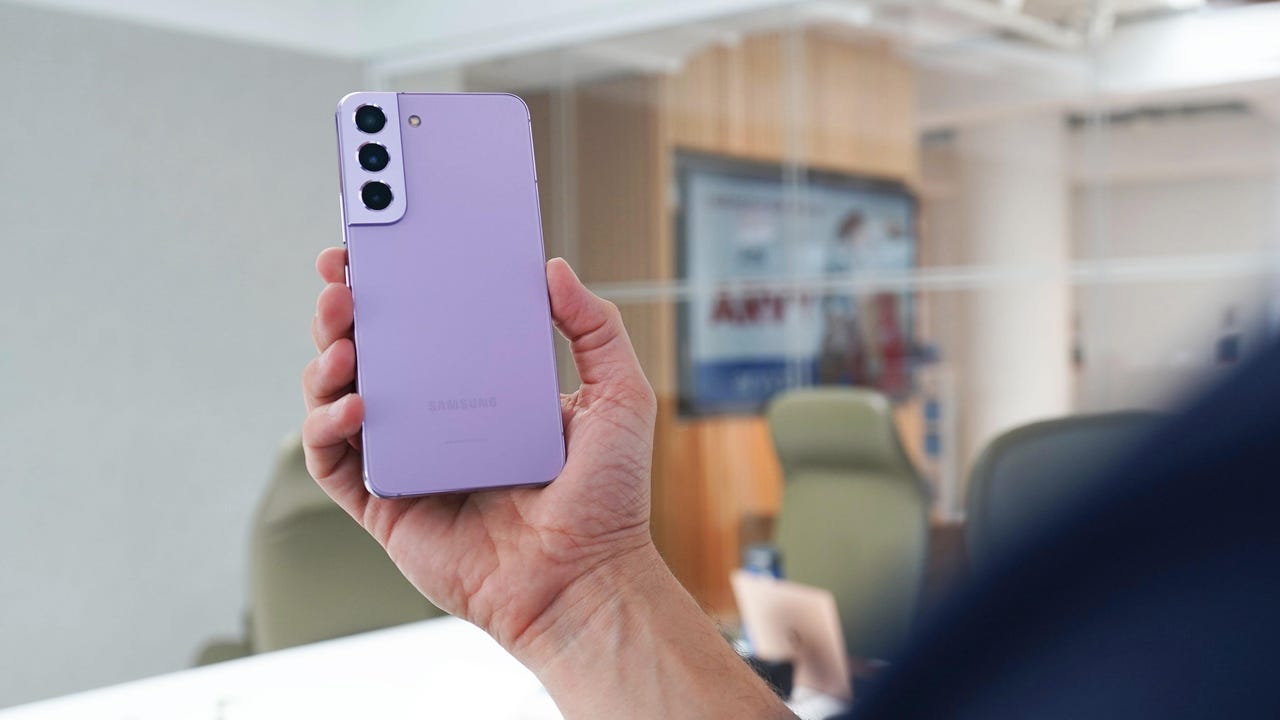 Samsung Galaxy S22 in Bora Purple in hand